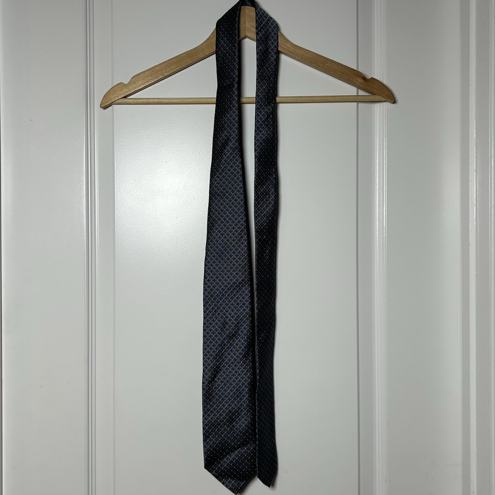 Brooks Brothers 100% Silk Italian Fabric Navy Silver Woven Micro Diamond Tie